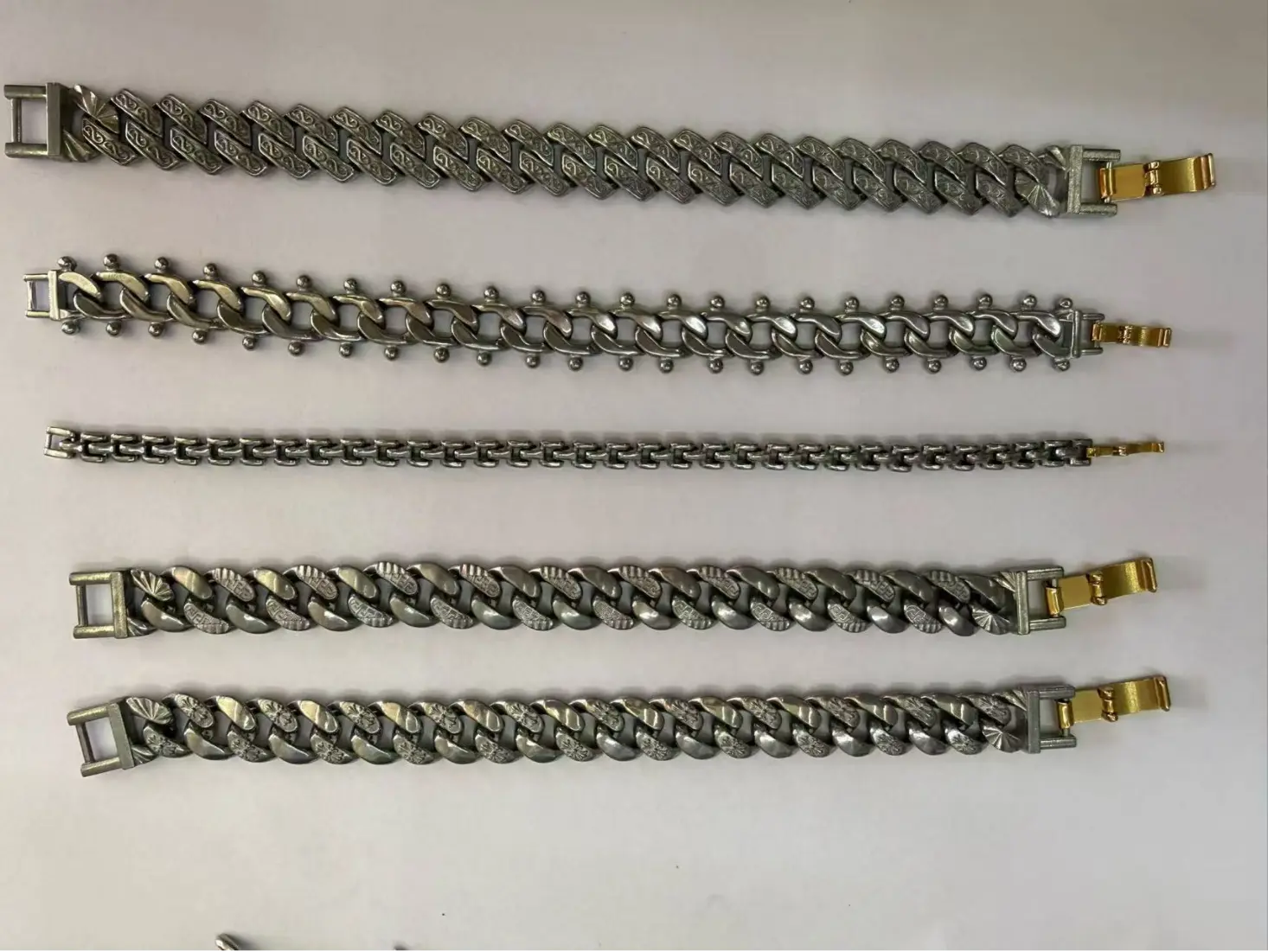 Zinc Alloy Jewelry သည် ခေတ်မီဖက်ရှင်အမှတ်တံဆိပ်များအတွက် စမတ်ရွေးချယ်မှုဖြစ်သနည်း။