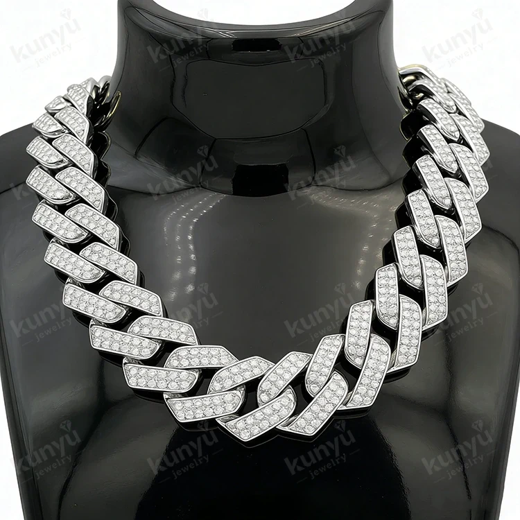 နေ့စဉ် ဝတ်ဆင်နိုင်သော Cuban Link Chain