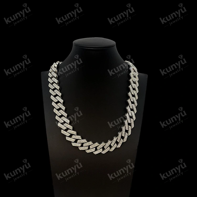 ခေတ်မှီ Cuban Streetwear Choker ခေတ်မှီ Cuban Streetwear Choker
